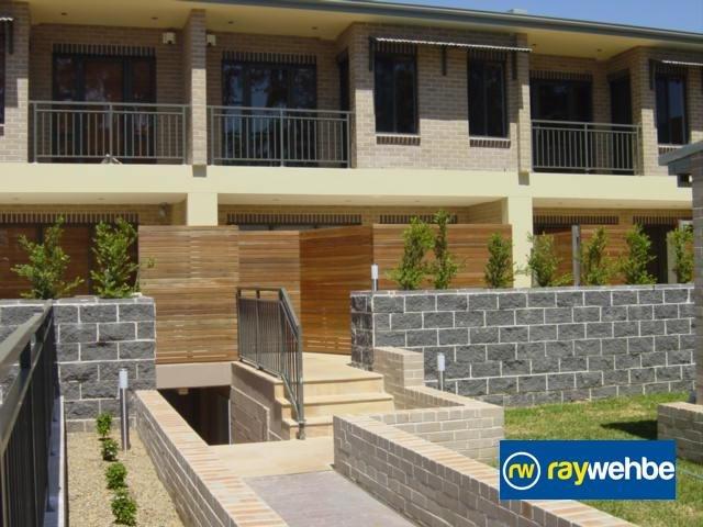 Townhouse for rent in Elizabeth Farm, Sydney