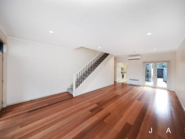 Townhouse for rent in Camerons Creek, Victoria