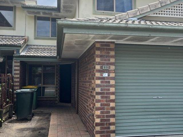 Townhouse for rent in Woodridge, Greater Brisbane