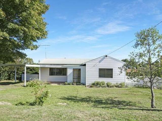 House for sale in Victoria