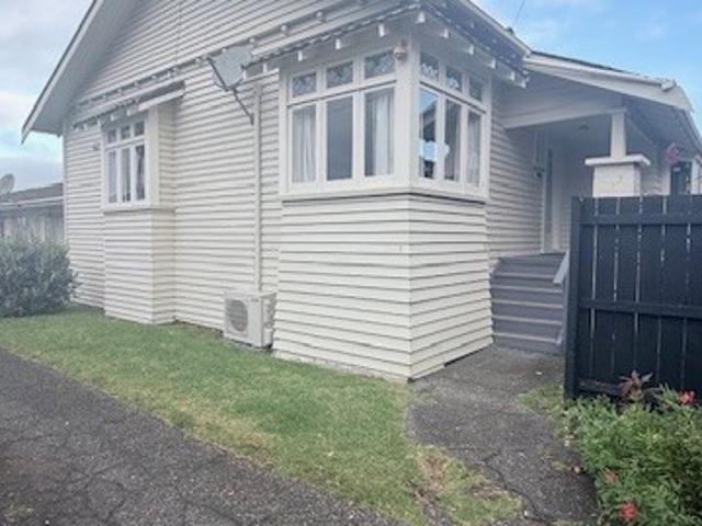 House for rent in One Tree Hill, Oroua County