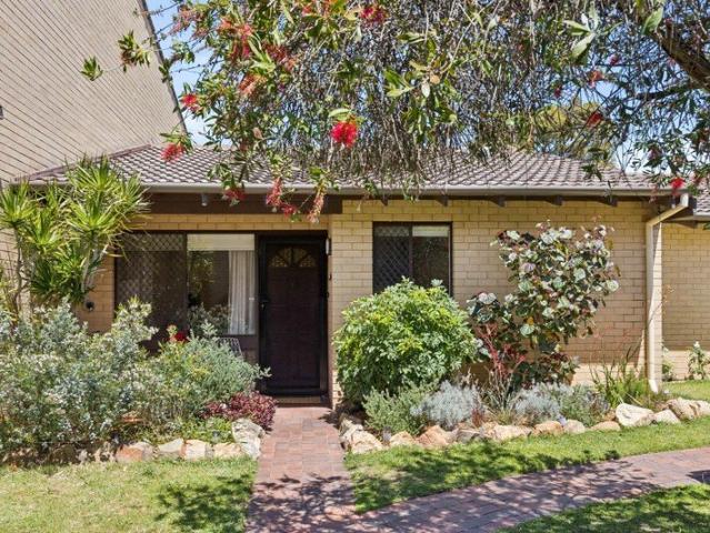 Villa for sale in Attadale, City of Melville