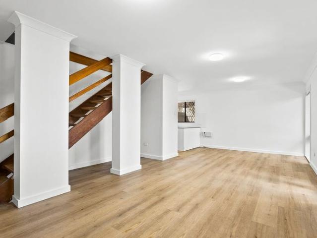 Townhouse for rent in East Corrimal, Wollongong City Council