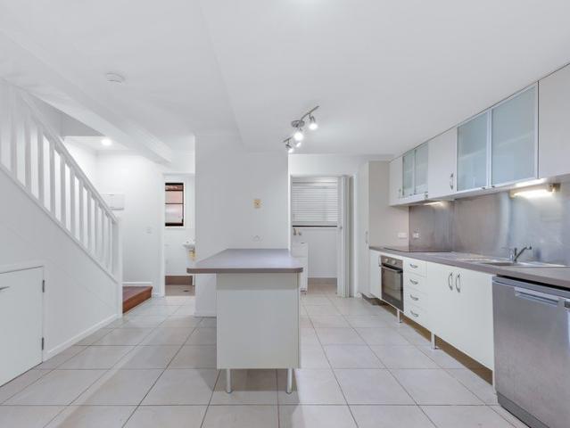 Apartment for rent in Airlie Beach