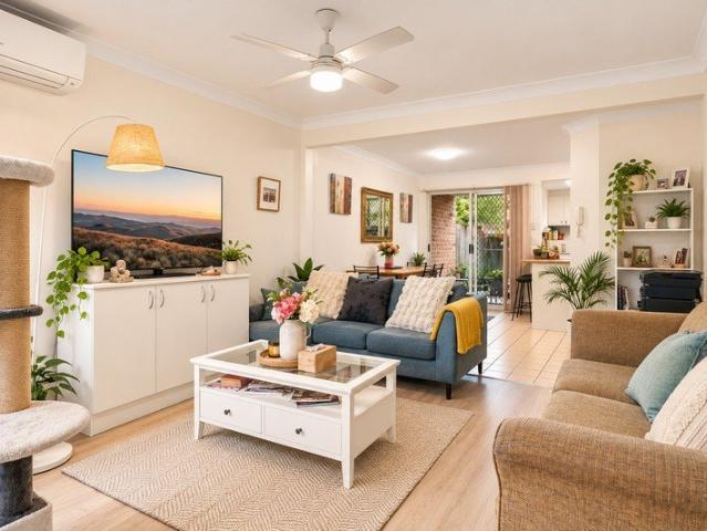 Townhouse for sale in Eight Mile Plains, Greater Brisbane