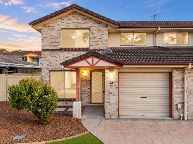 Townhouse for rent in Calamvale Grove, Greater Brisbane