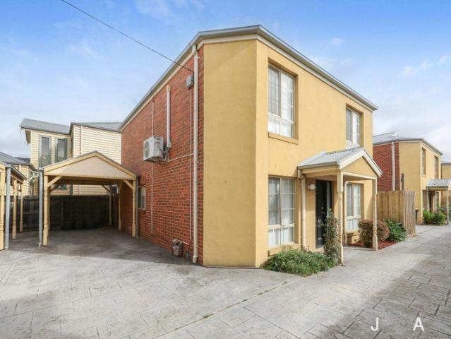 Townhouse for rent in Williamstown North, Melbourne