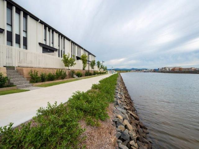 Townhouse for rent in Aqua North Hope Island, Gold Coast City