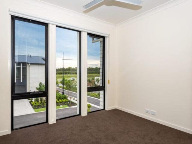 Townhouse for rent in Hope Island, Gold Coast City