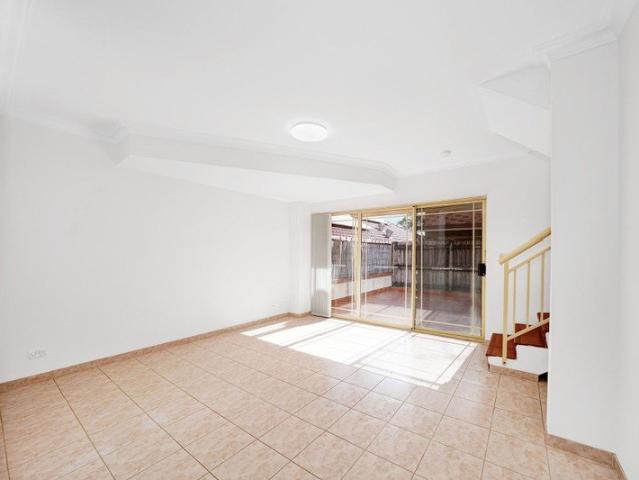Townhouse for rent in Sydney, New South Wales