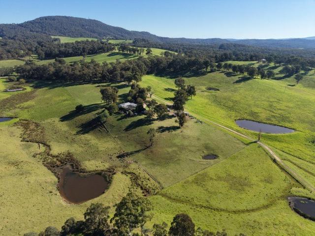 Cottage for sale in Mount Taylor, Victoria