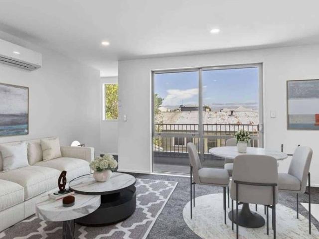 Townhouse for rent in Edgeware, Canterbury