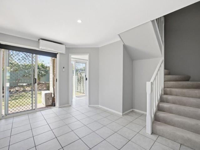 Townhouse for sale in Carrara, Gold Coast City