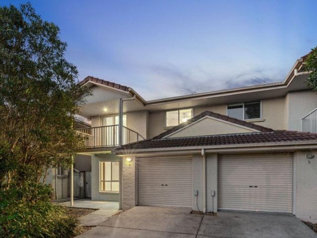 Townhouse for sale in Meadowbrook, Greater Brisbane