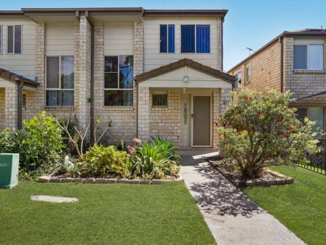Townhouse for sale in Fernbrook, Queensland