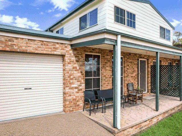 Townhouse for rent in Bateau Bay, Central Coast Council
