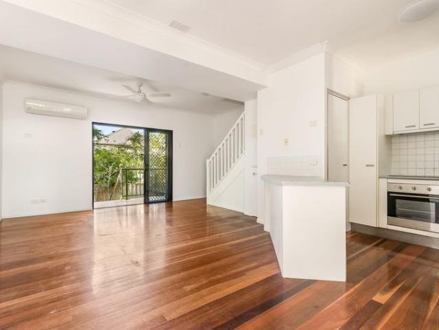 Townhouse for rent in Toombul, Queensland