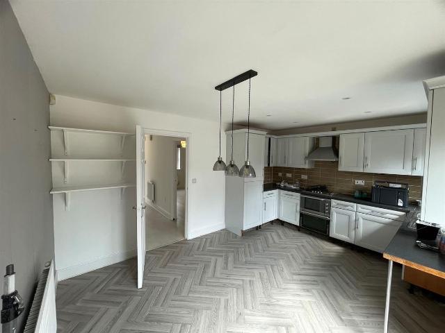House for rent in Castle, Leftwich