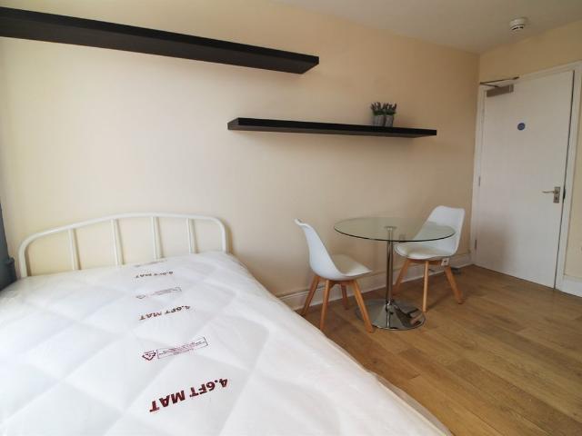Studio for rent in Reading