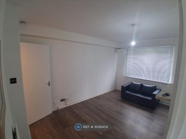 Apartment for rent in Putney Vale, Greater London