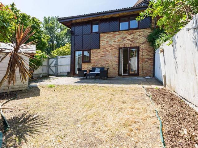 House for rent in Cubitt Town, Greater London