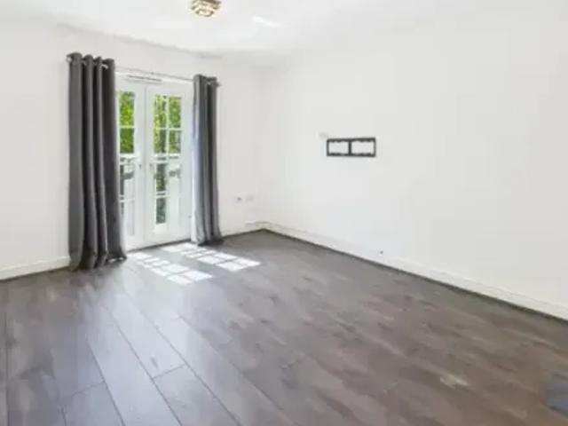 Apartment for rent in Knowsley, Swanside