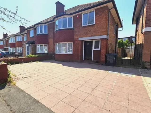 House for rent in London Borough of Ealing, Park Royal