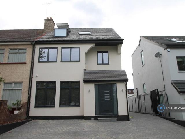 Apartment for rent in Friern Barnet, Greater London
