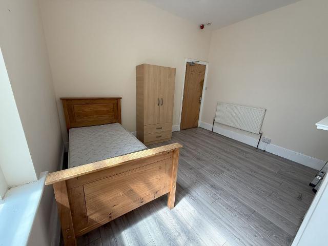 Apartment for rent in Brunswick Park, Greater London