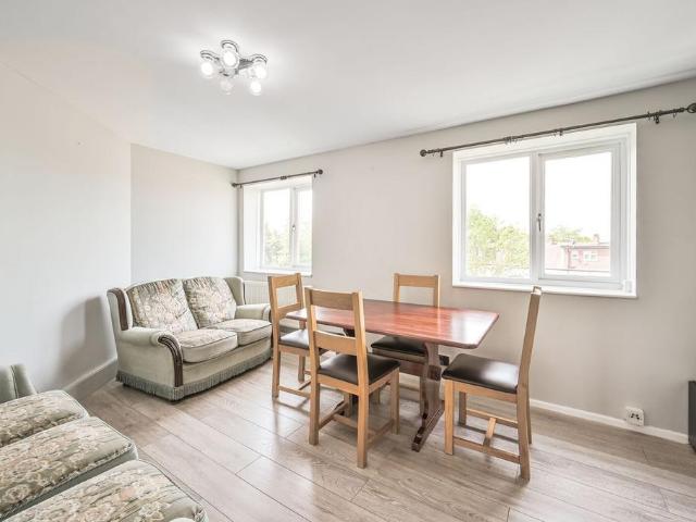Apartment for rent in Whetstone, Greater London