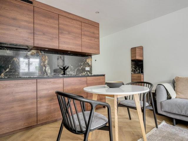Studio mieten in Einigen, Zürich