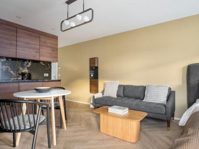 Studio mieten in Einigen, Zürich
