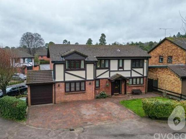 House for sale in Heol-las, Surrey