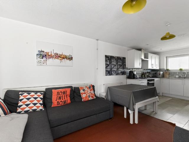 Apartment for rent in Southfields, Greater London