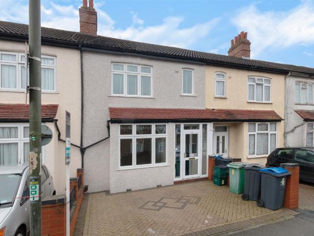 Apartment for rent in London Borough of Merton, Mitcham