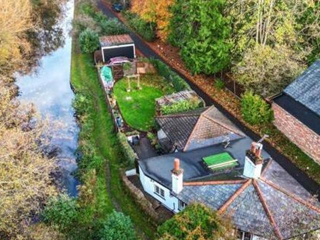 House for sale in Heol-las, Surrey