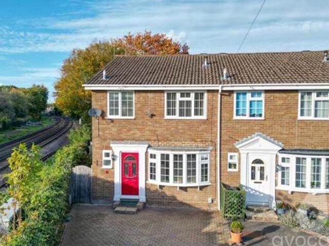 House for sale in Heol-las, Surrey