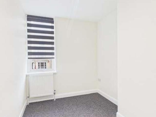 House for rent in Heol-las, Surrey