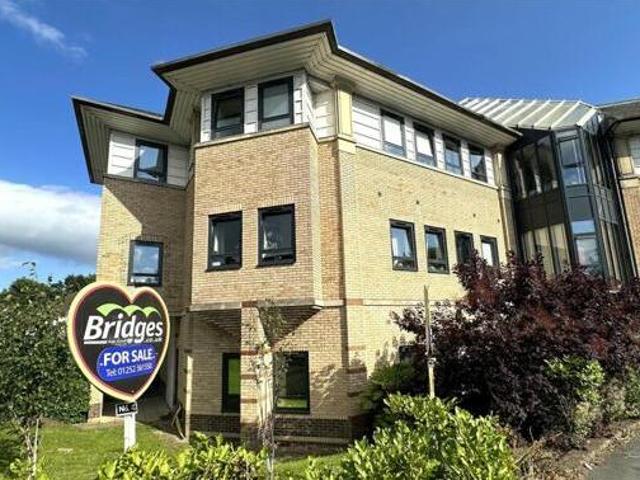 House for sale in Heol-las, Surrey