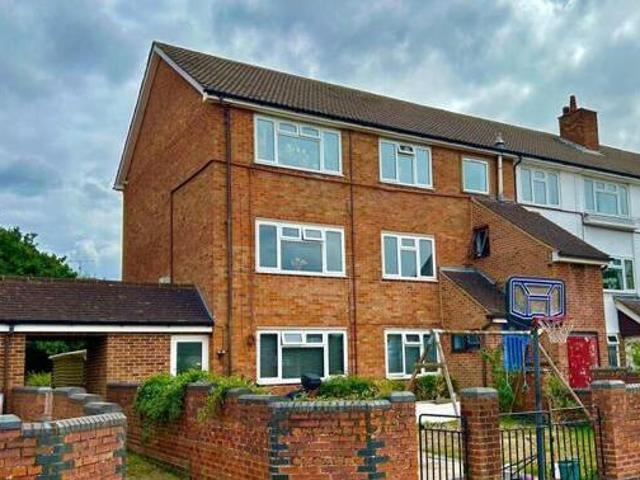 House for sale in Heol-las, Surrey