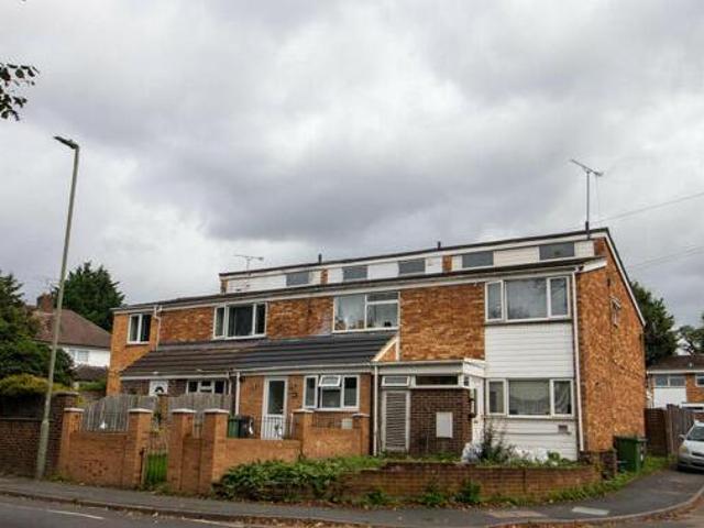 House for sale in Heol-las, Surrey