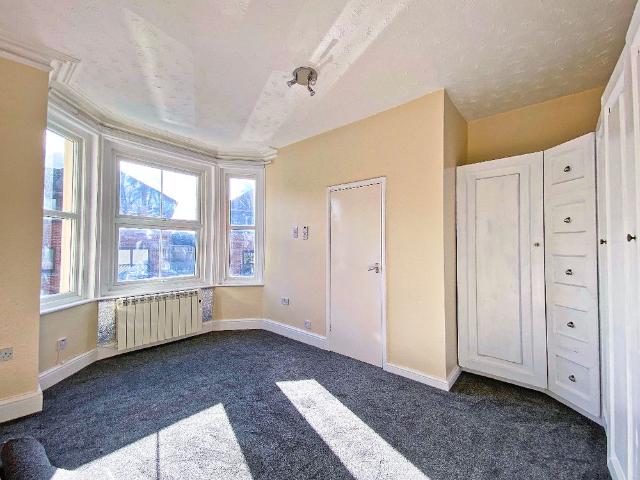 Apartment for rent in Heol-las, Surrey