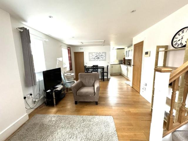 Apartment for rent in Heol-las, Surrey