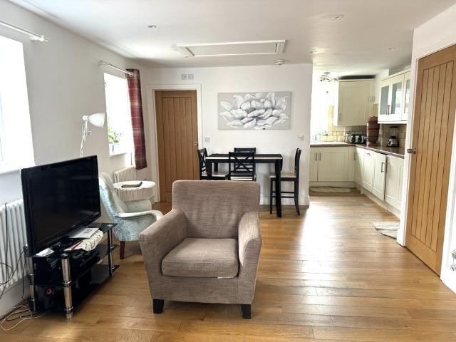 House for rent in Heol-las, Surrey
