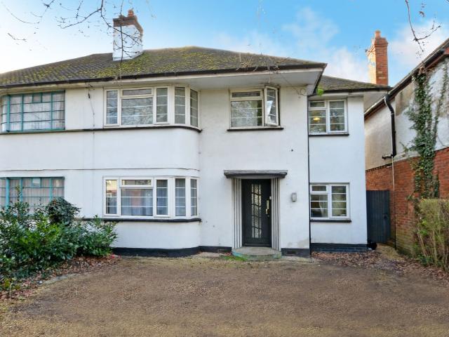 Room for rent in Heol-las, Surrey