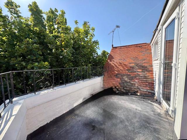 Apartment for rent in Heol-las, Surrey