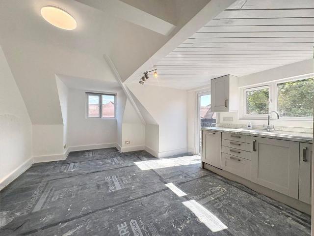 Apartment for rent in Heol-las, Surrey