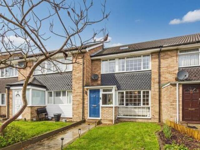 House for sale in Heol-las, Surrey