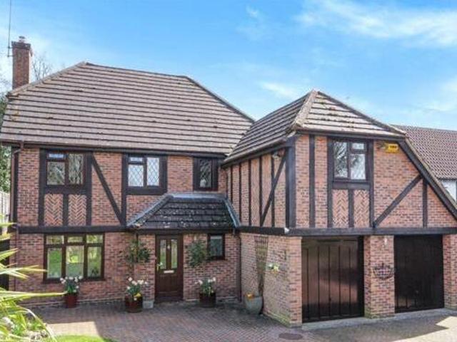 House for rent in Heol-las, Surrey