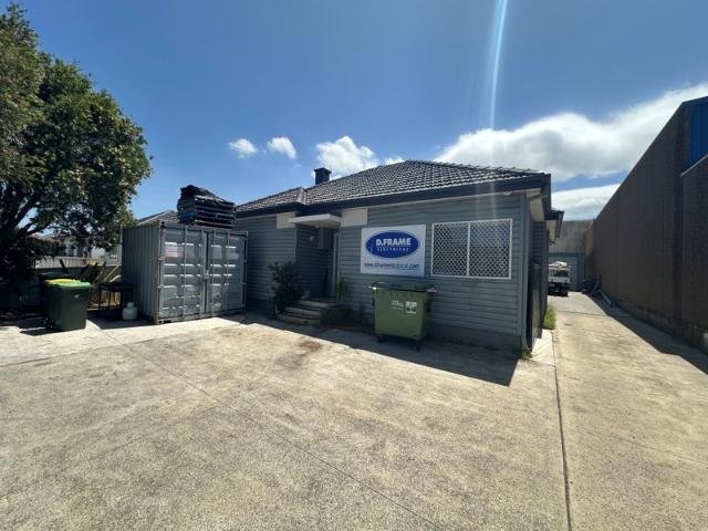 Warehouse for rent in Wollongong West, New South Wales